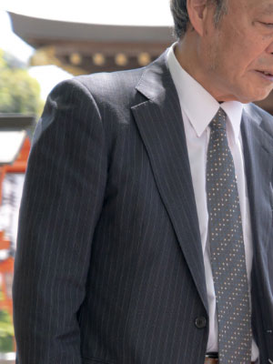 大手企業で管理職の立場にいた男性のイメージ画像